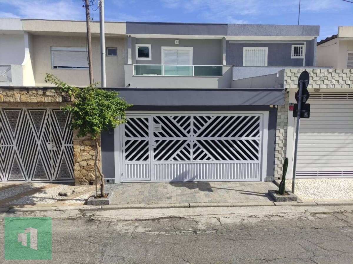 Sobrado à venda, com 3 quartos, 200m²